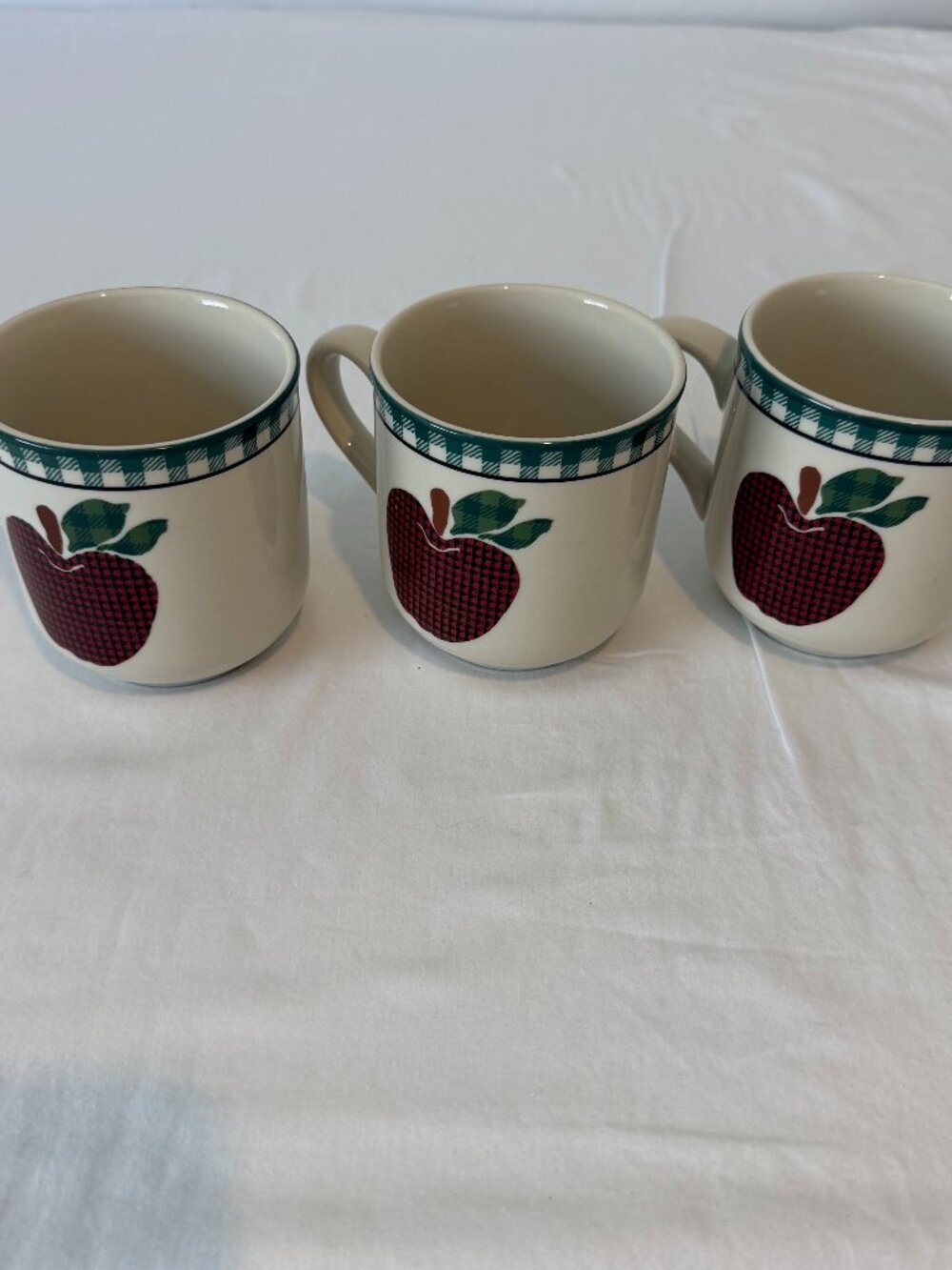 Set of 3 International China Applejack Coffee Mugs Ingleman Designs Plaid Apple